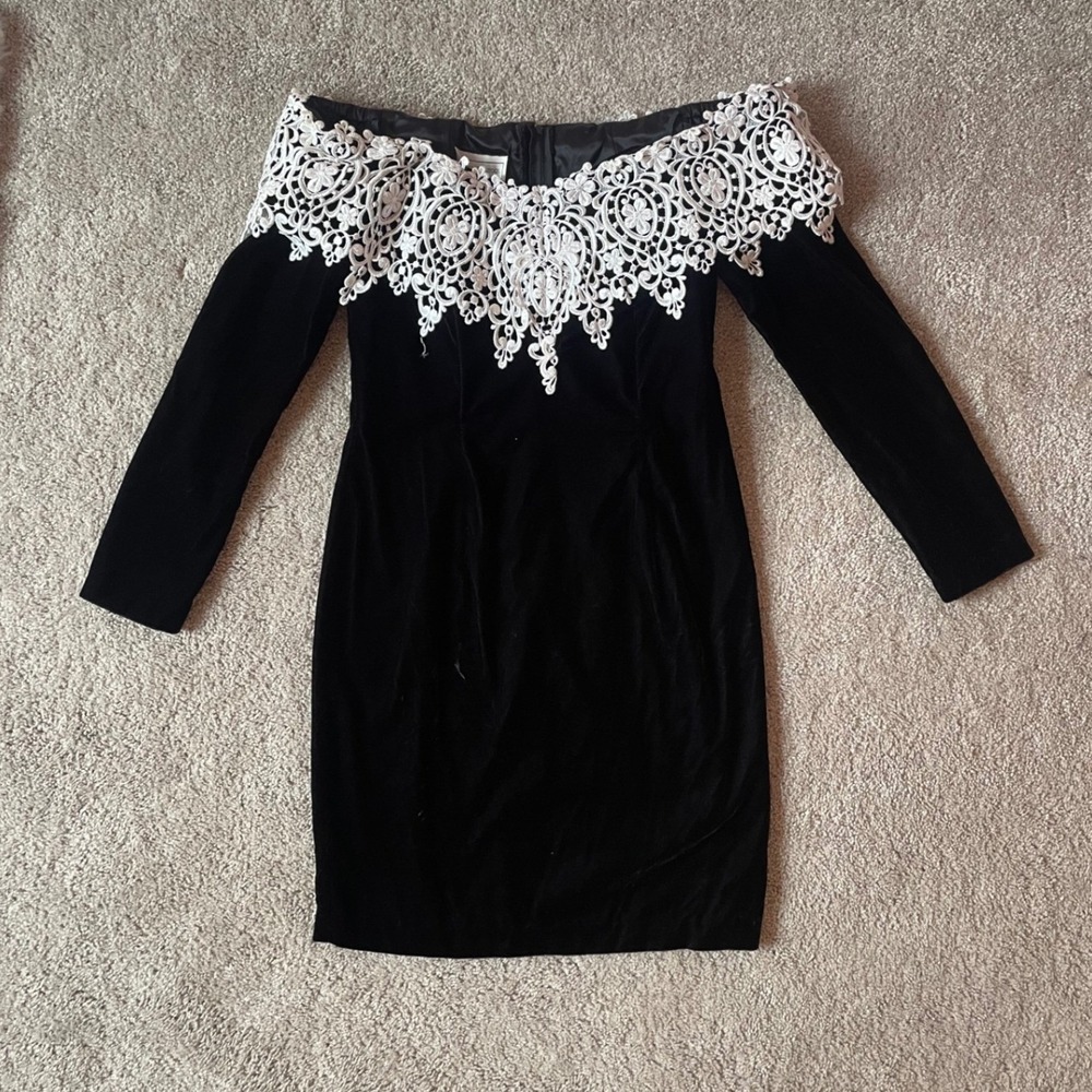 Vintage 80s / 90s Velvet Off the Shoulder Lace Cocktail Dress - Picture 3 of 6
